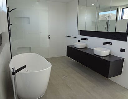 New black and white bathroom renovated in gladstone